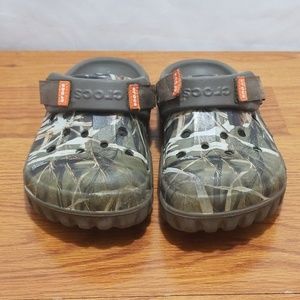 camo crocs with velcro strap